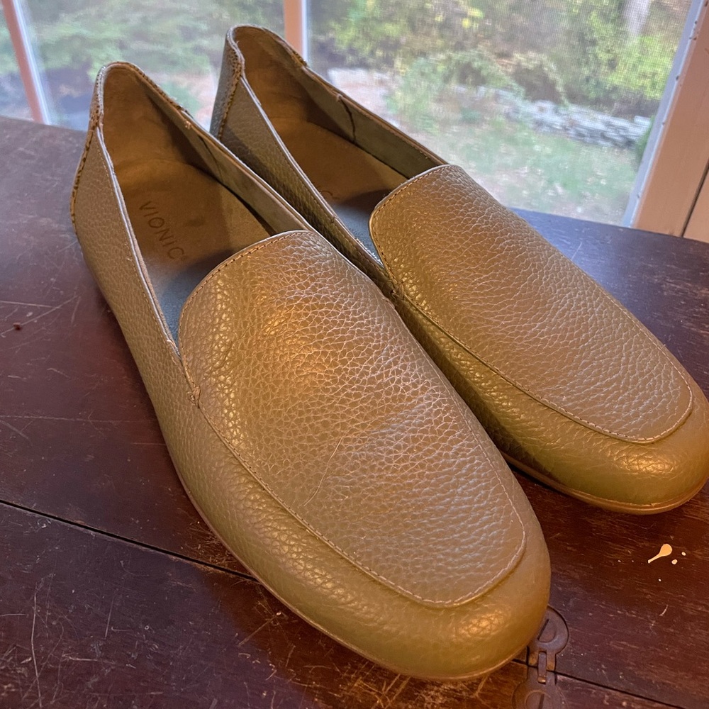 NEW Vionic Loafers